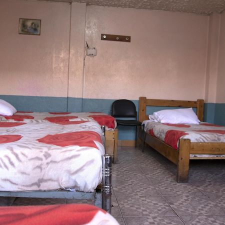 Hostal Carlos Luis Quito Buitenkant foto