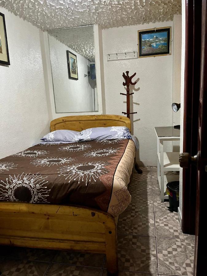 Hostal Carlos Luis Quito Buitenkant foto