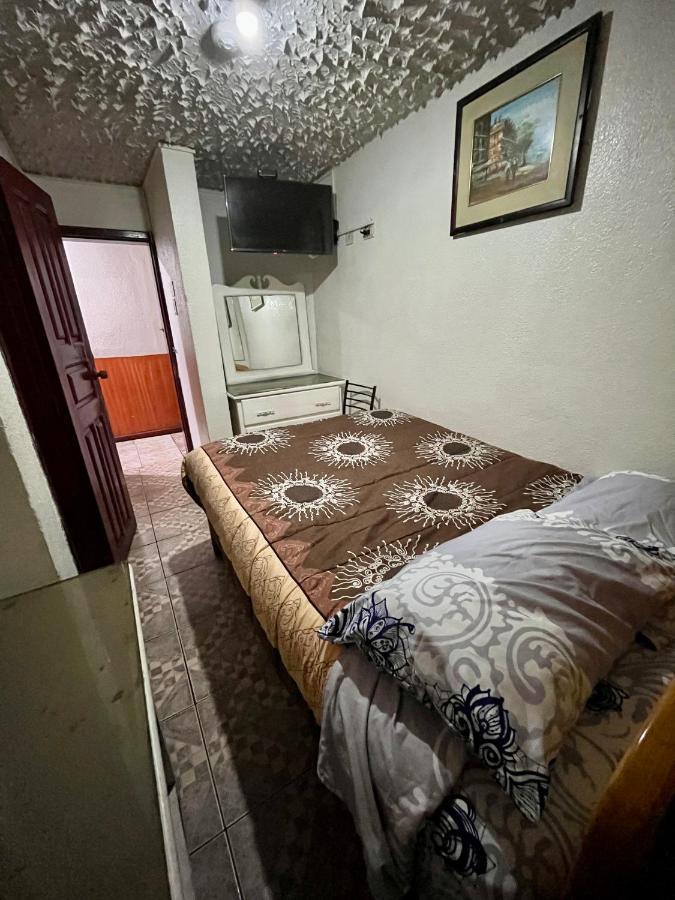 Hostal Carlos Luis Quito Buitenkant foto
