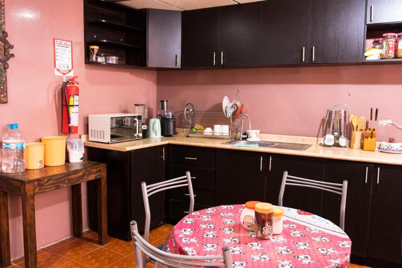 Hostal Carlos Luis Quito Buitenkant foto