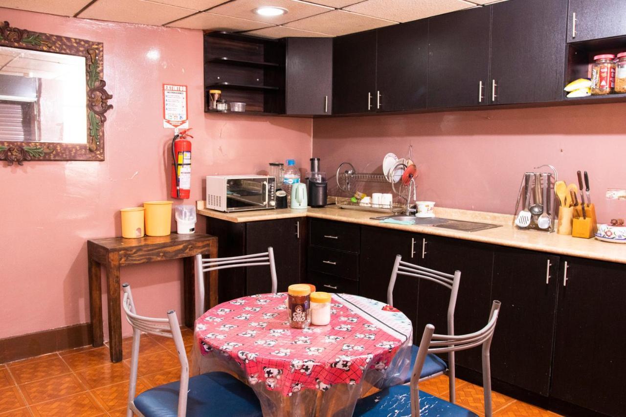 Hostal Carlos Luis Quito Buitenkant foto