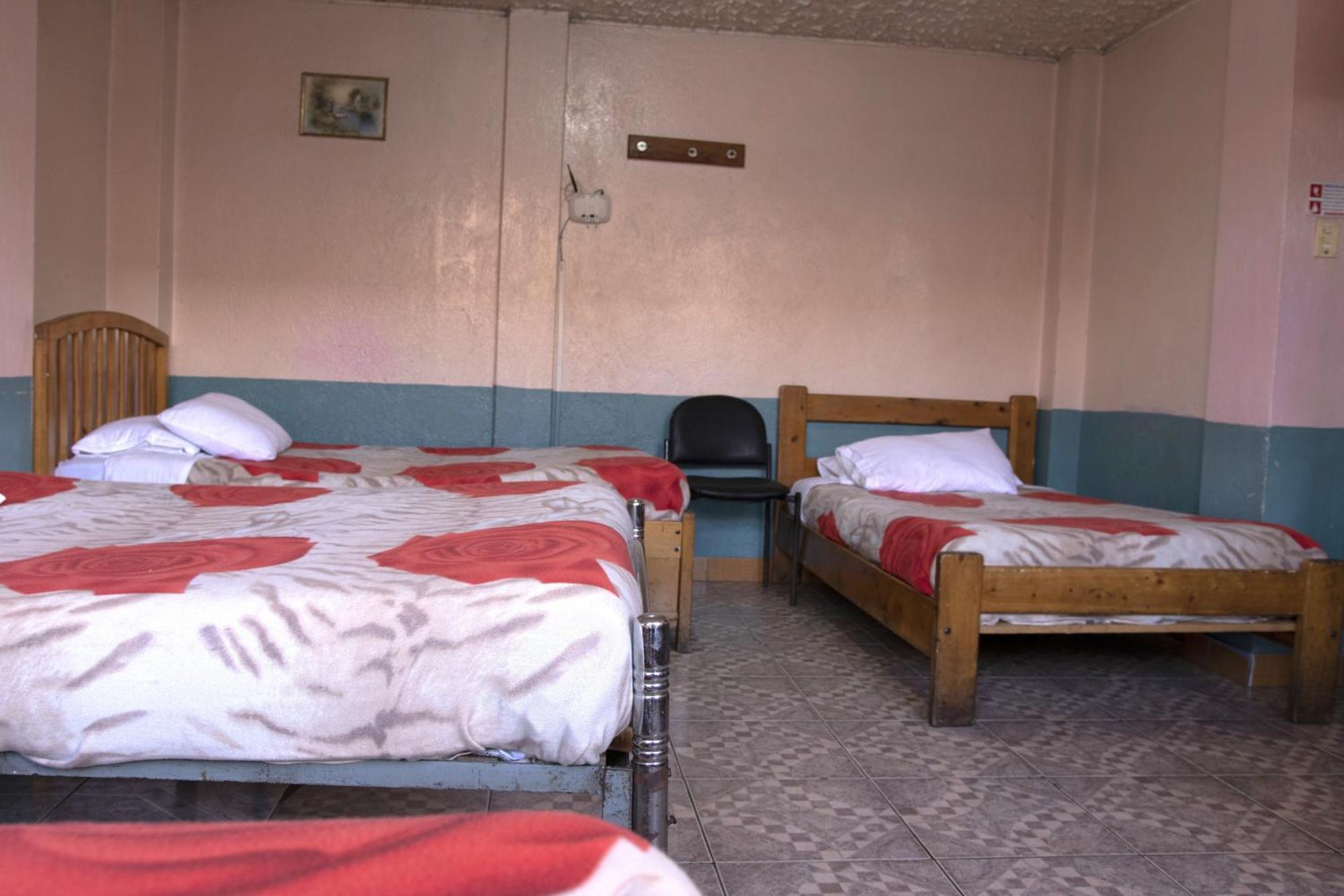 Hostal Carlos Luis Quito Buitenkant foto