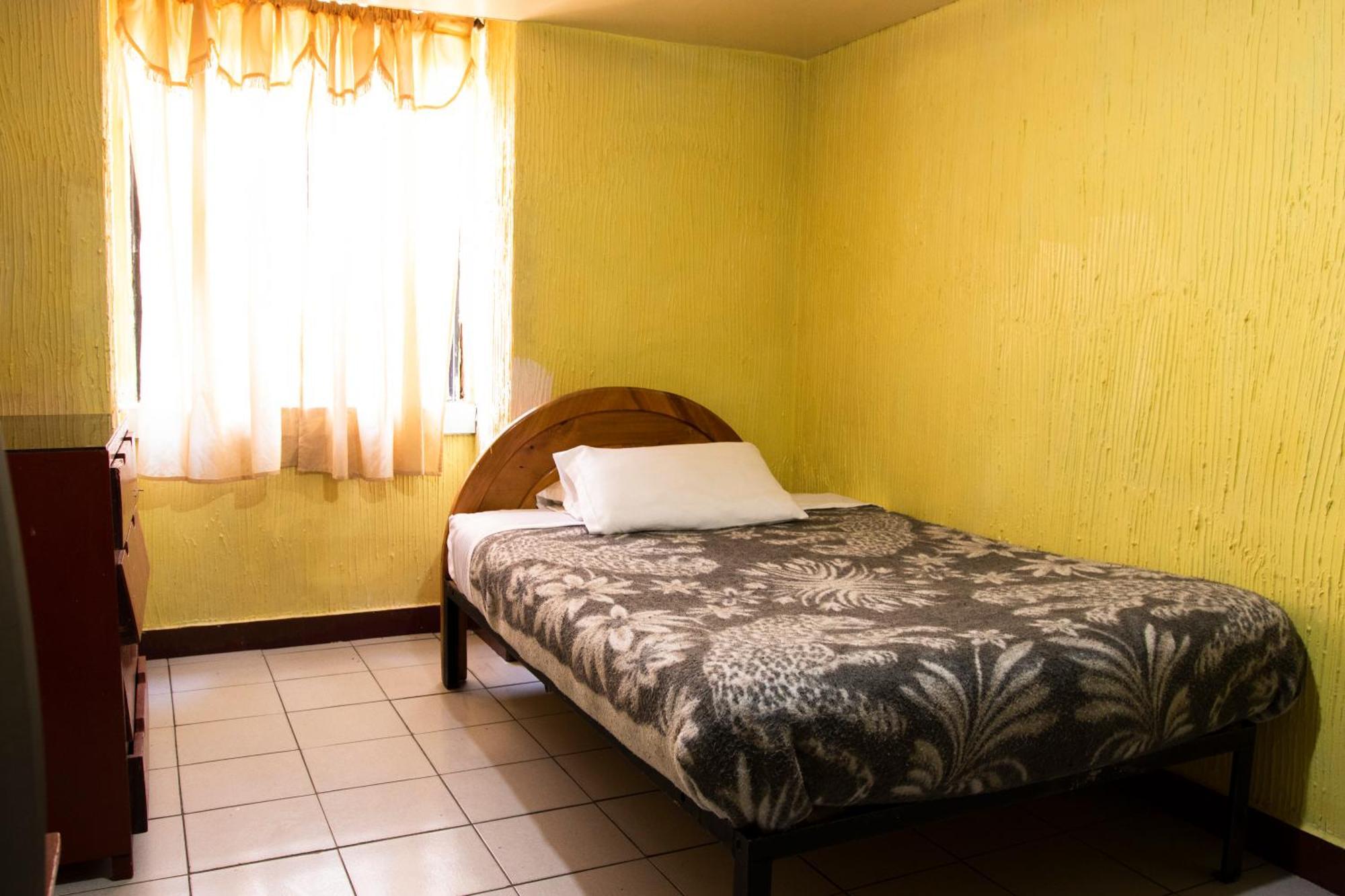 Hostal Carlos Luis Quito Buitenkant foto