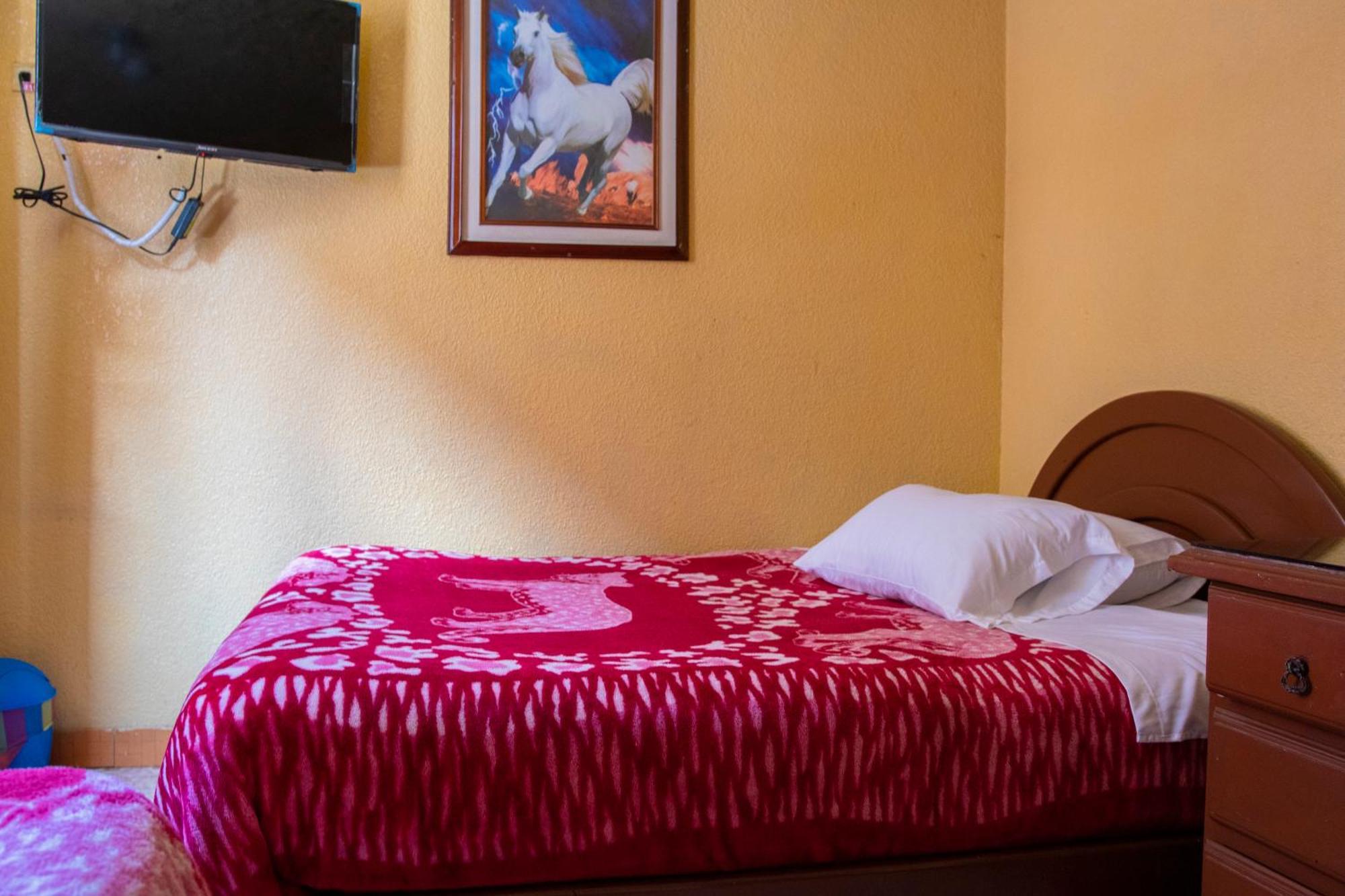 Hostal Carlos Luis Quito Buitenkant foto