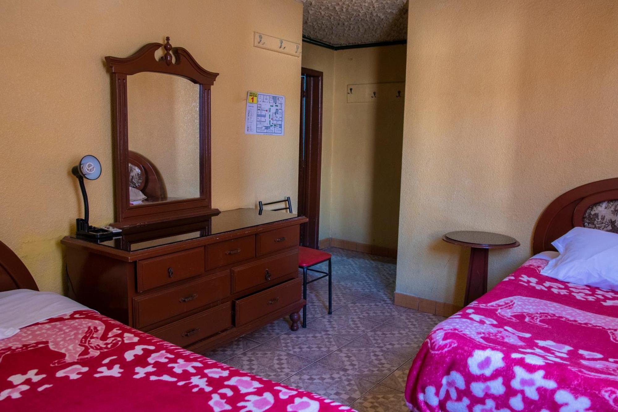Hostal Carlos Luis Quito Buitenkant foto