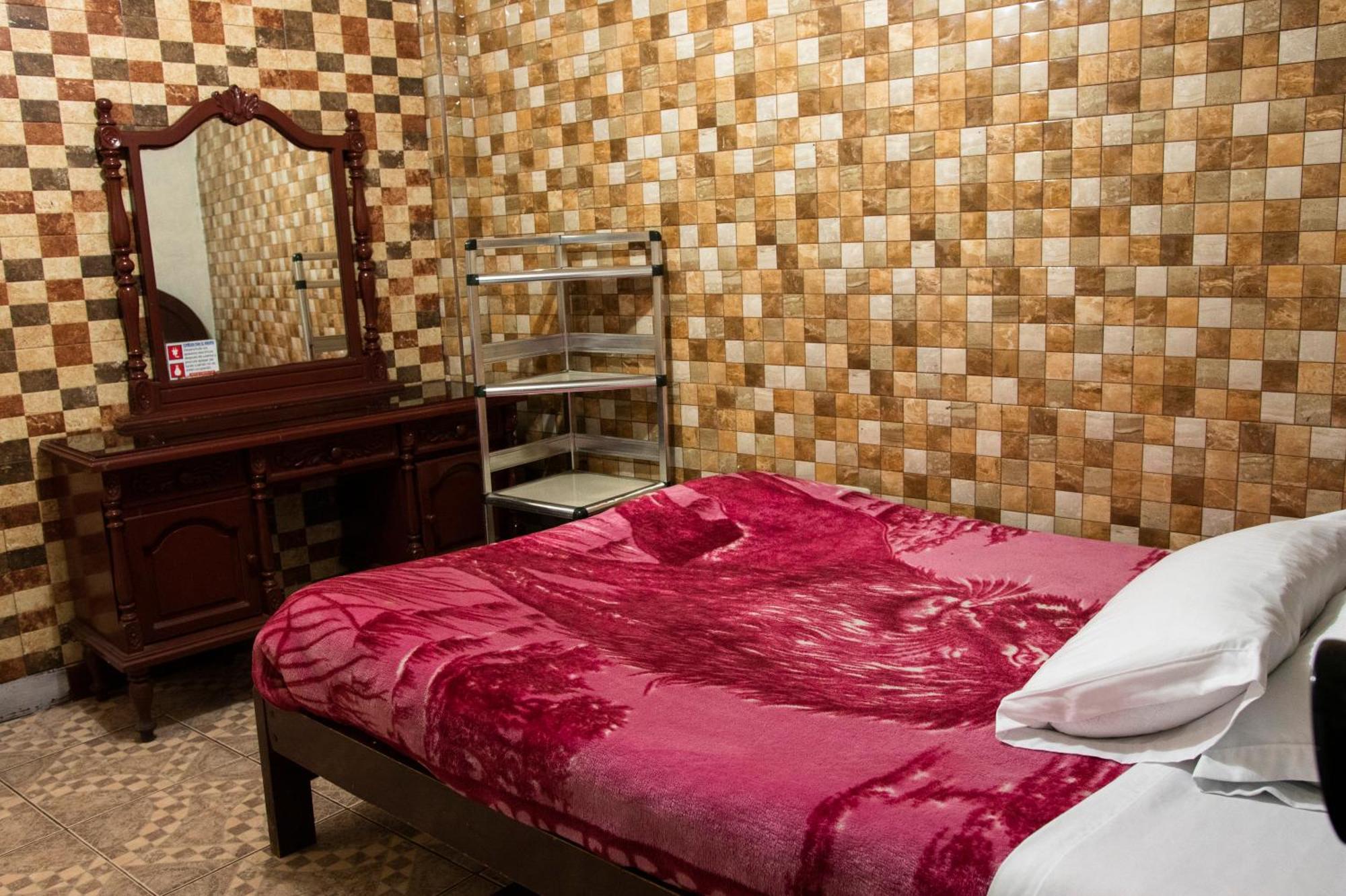 Hostal Carlos Luis Quito Buitenkant foto