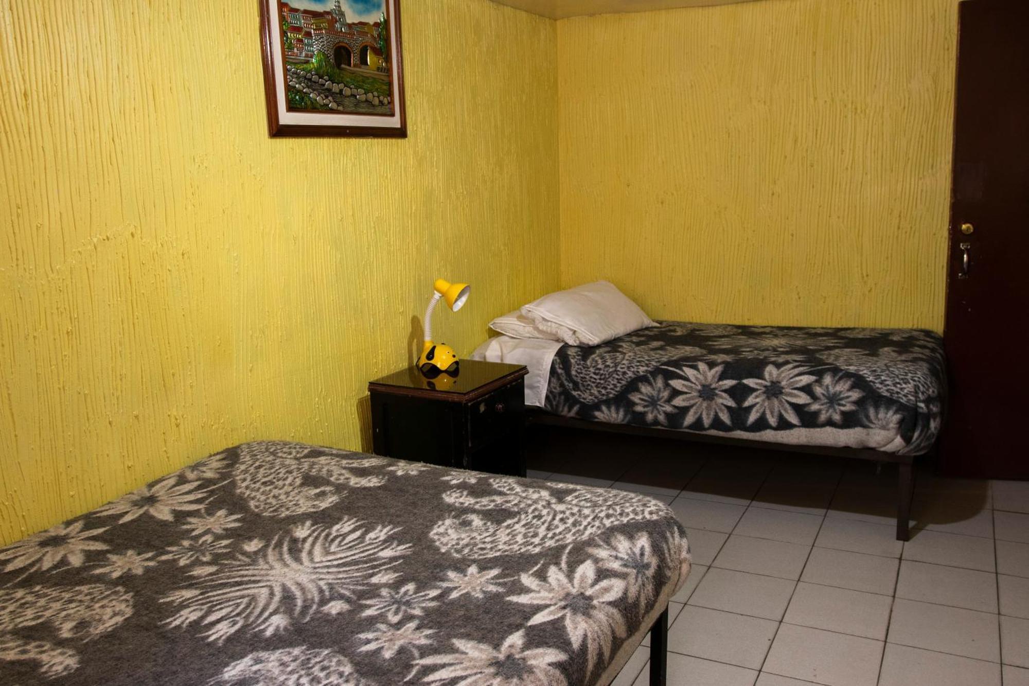 Hostal Carlos Luis Quito Buitenkant foto