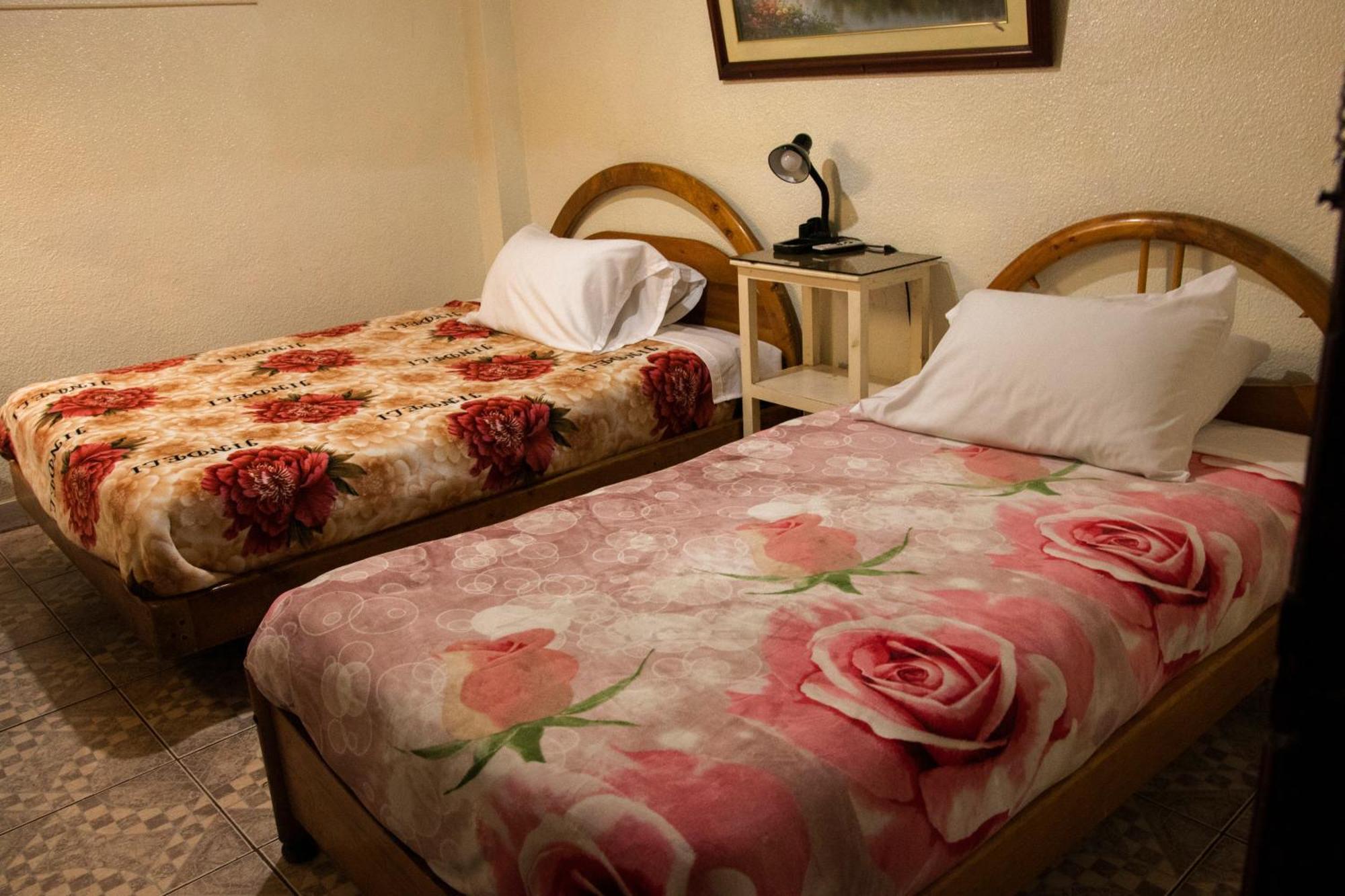 Hostal Carlos Luis Quito Buitenkant foto